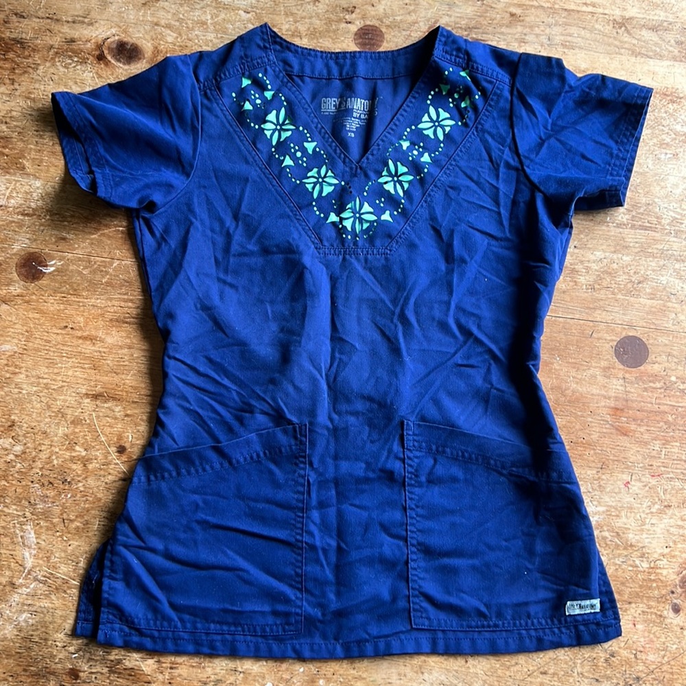 Grey’s anatomy navy blue scrub top